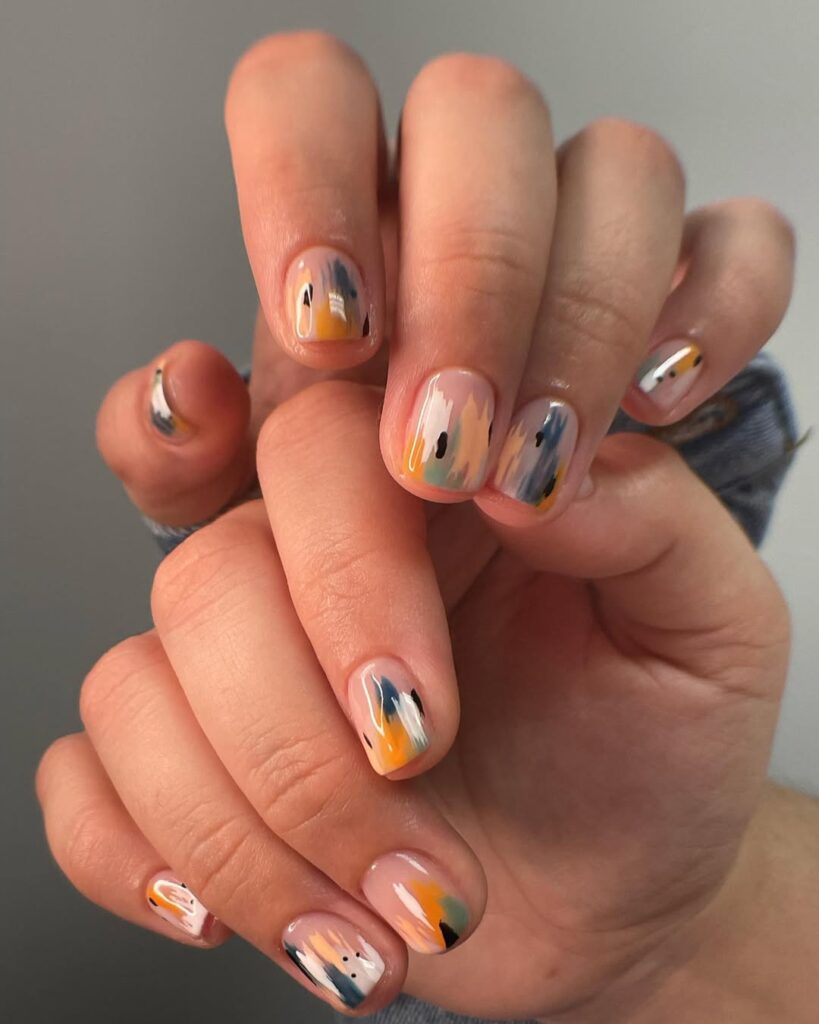 Short Nails with Abstract Art