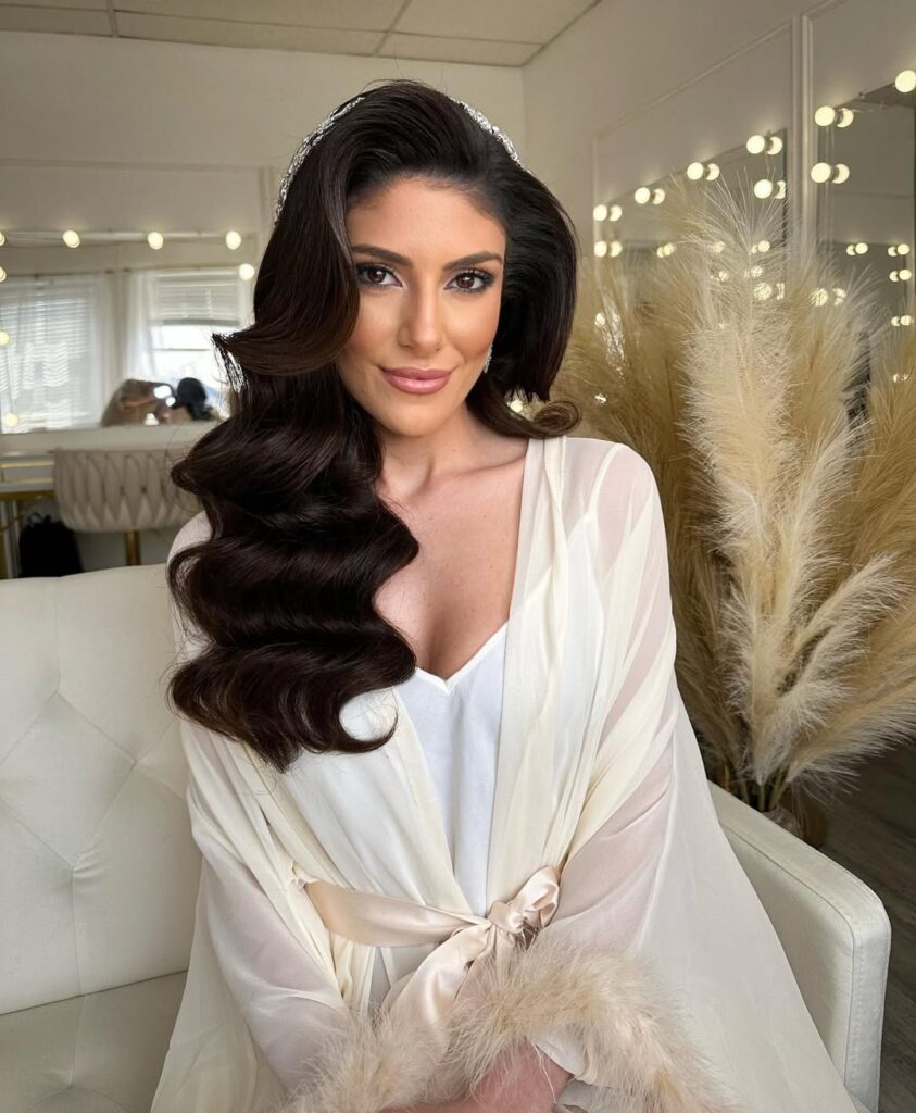 15 Best Date Night Hairstyles You Can Do at Home 5 Classic Hollywood Waves