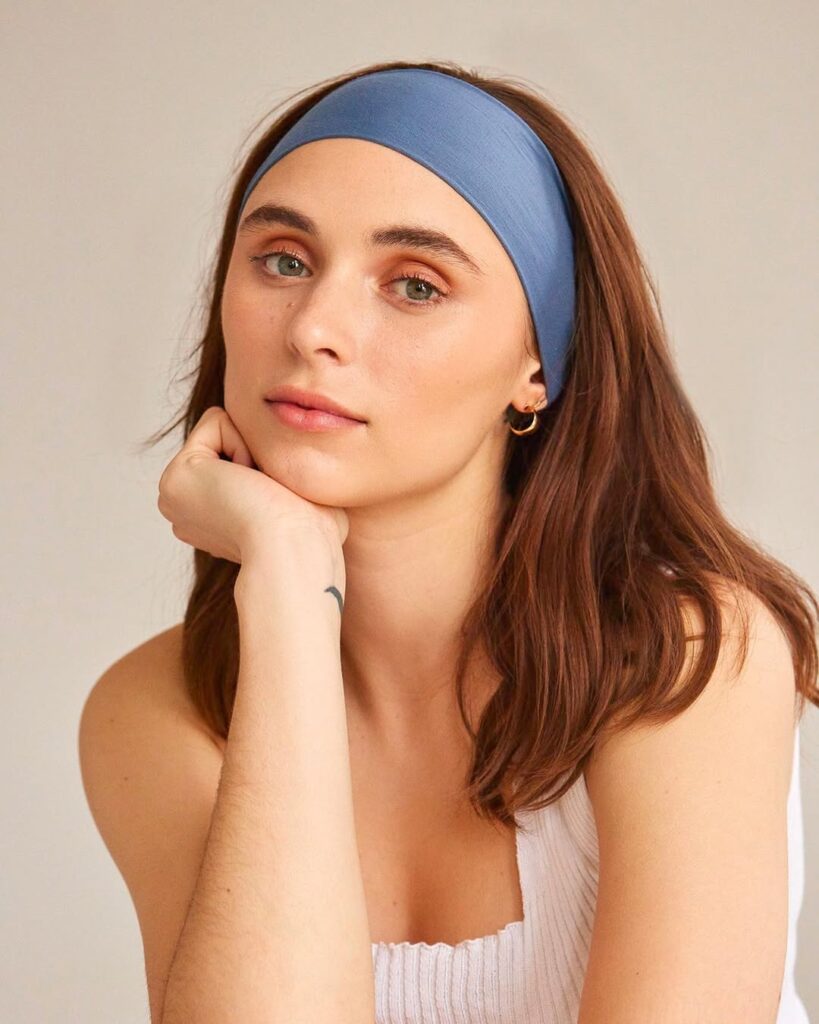Classic Headband with Sleek Straight Hair