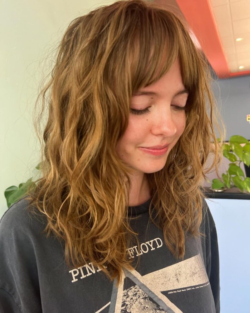 Shaggy Layers with Textured Ends