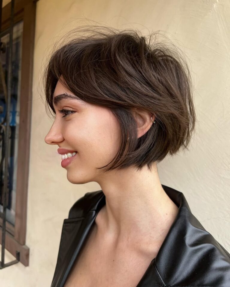 Top 10 Wavy Bob Hairstyles for Women: Trendy Ideas for 2024