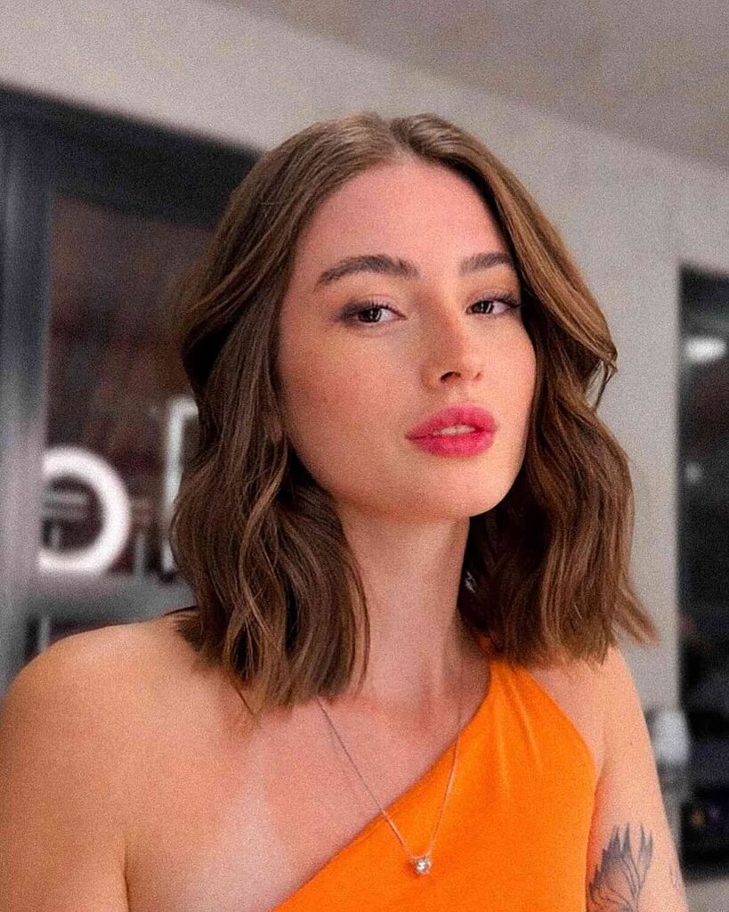 Layered Collarbone Cut with Highlights