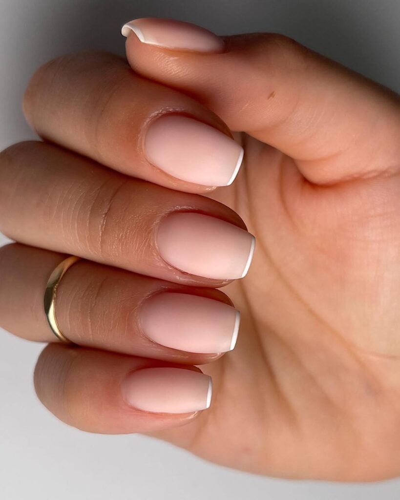 Micro-French Manicure
