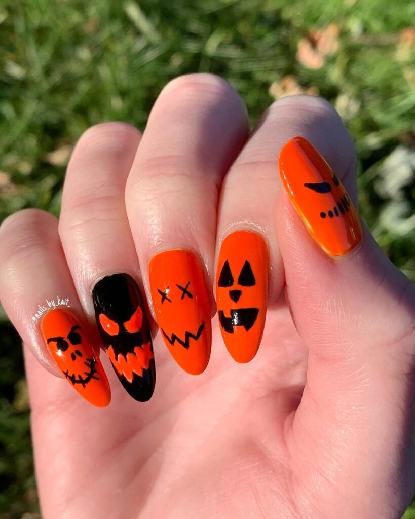 Jack-O’-Lantern Glitter Nails